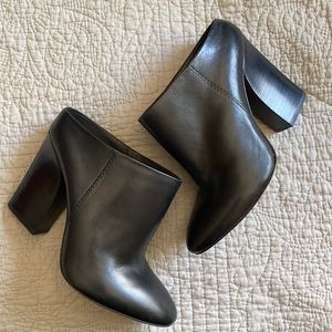 Pour La Victoire black booties size 7.5